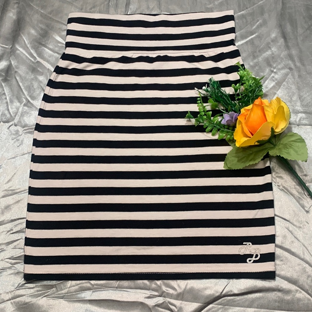 🌹 Rebecca Bonbon • Vintage Black & White Striped Mini Skirt